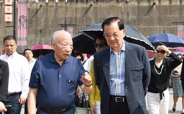 中國(guó)國(guó)民黨前主席連戰(zhàn)率團(tuán)訪問(wèn)橫店